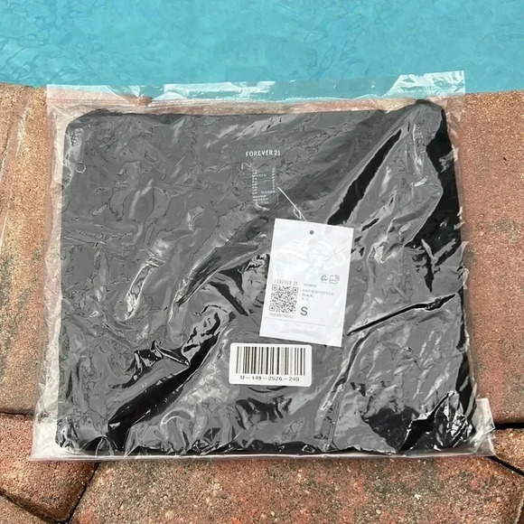 NWT! FOREVER 21 Square Neck Short Sleeve Bodysuit - Picture 9 of 10